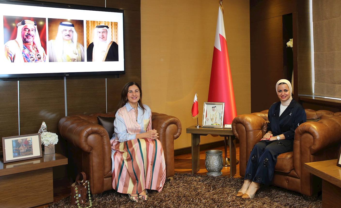 وزيرة شؤون الشباب تبحث مع مساحة الرواق للفنون تعزيز المبادرات الفنية لمواصلة تمكين الشباب