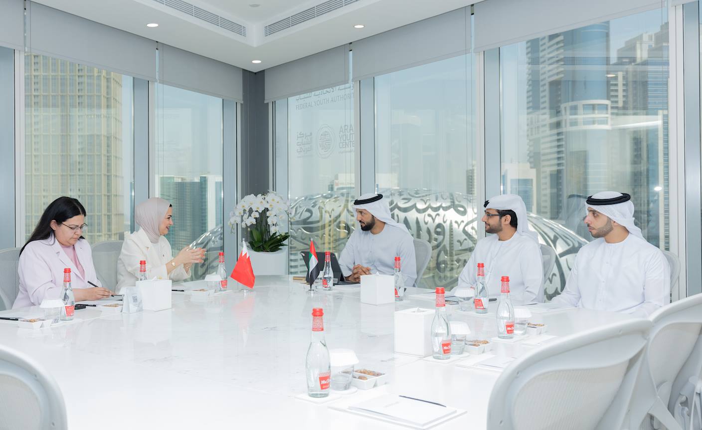 خلال زيارتها إلى دولة الإمارات العربية المتحدة الشقيقة وزيرة شؤون الشباب تعقد اجتماعًا مع نظيرها الإماراتي وتبحث معه سبل التعاون في المجال الشبابي