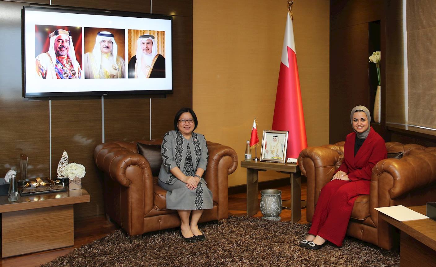 وزيرة شؤون الشباب تستقبل سفيرة جمهورية الفلبين لدى مملكة البحرين