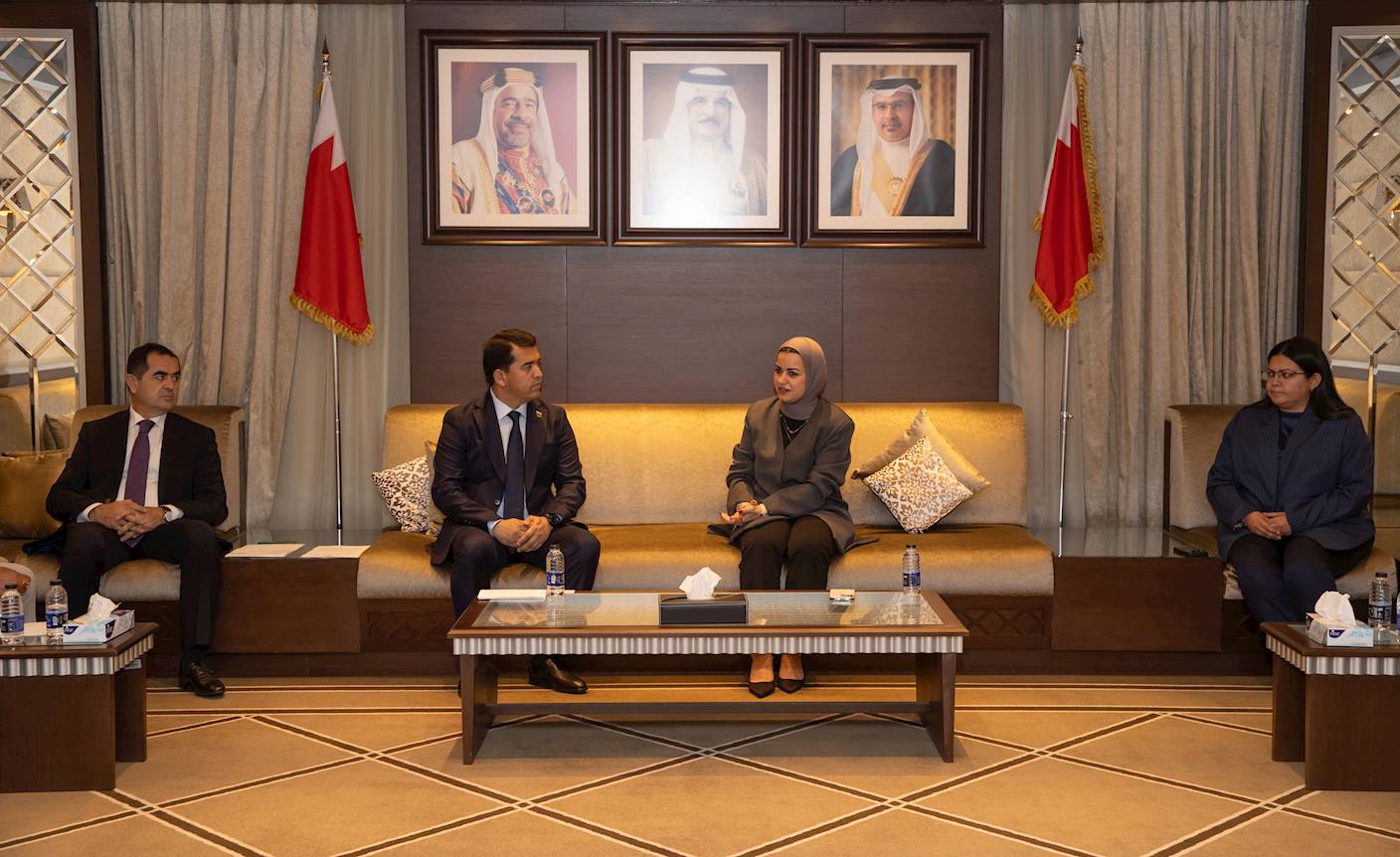 وزيرة شؤون الشباب تجتمع برئيس لجنة شؤون الشباب والرياضة في جمهورية طاجيكستان