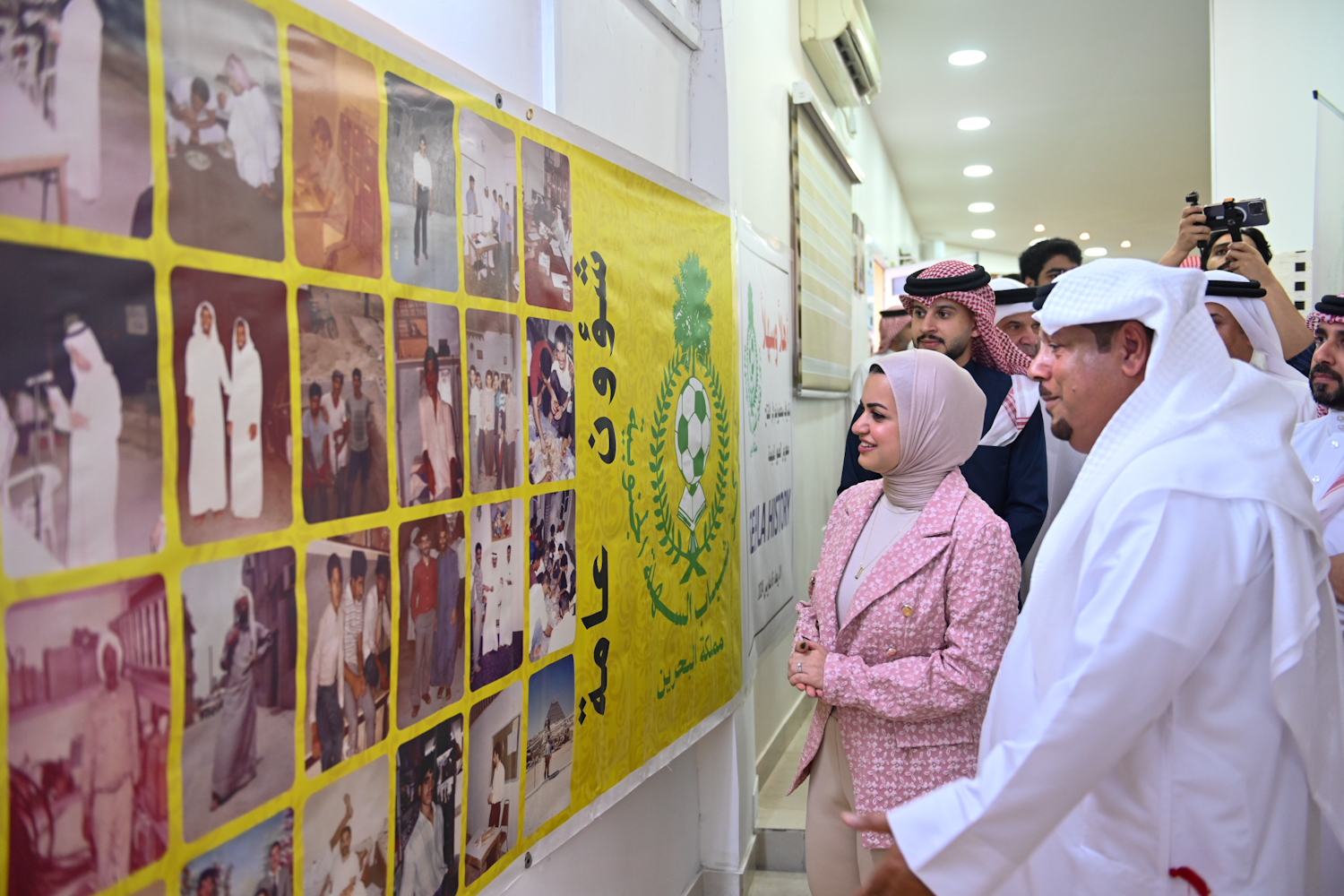 وزيرة شؤون الشباب تفتتح معرض الصور التاريخية في مركز تمكين شباب السهلة الجنوبية