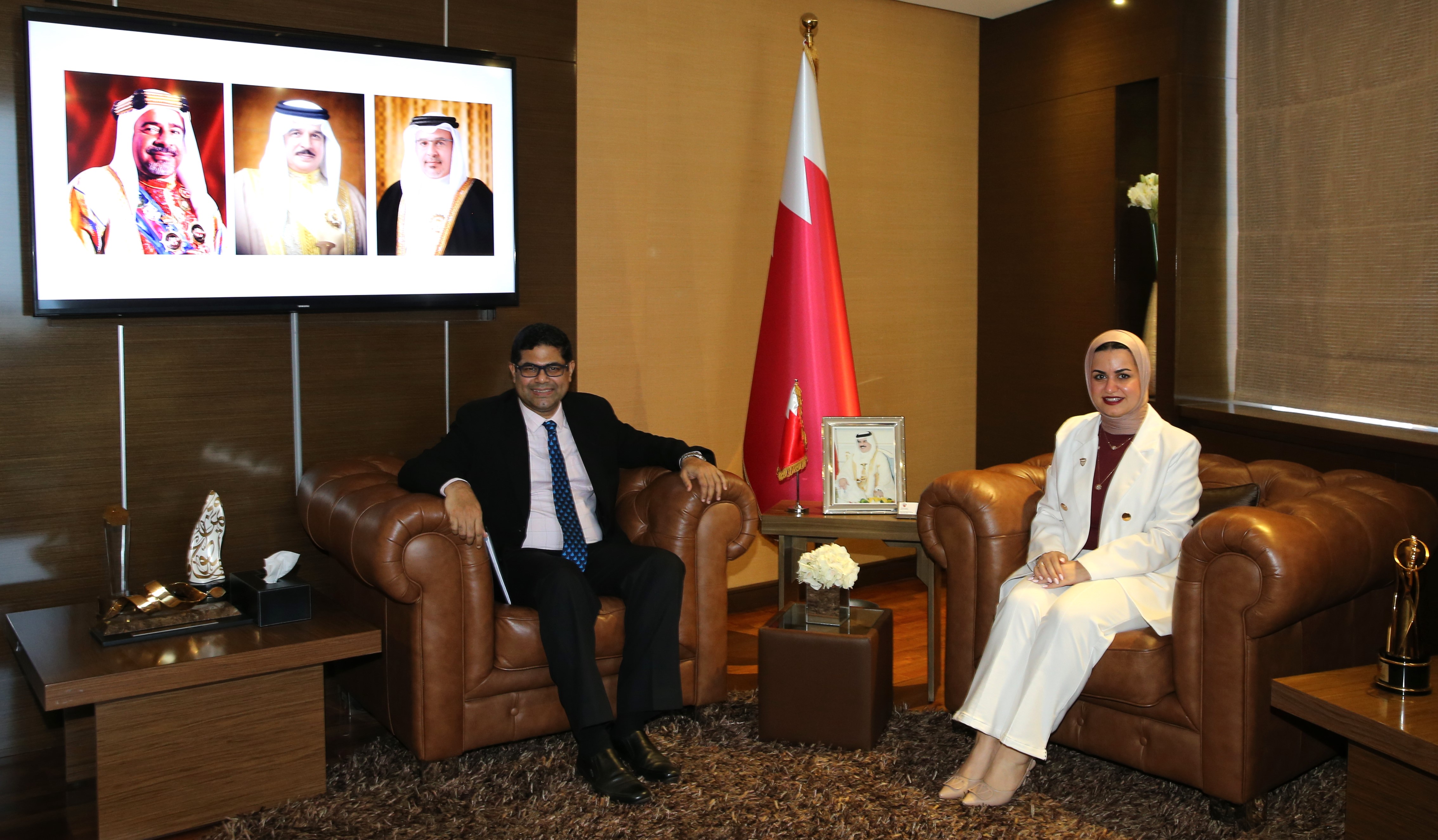 وزيرة شؤون الشباب تبحث التعاون الشبابي مع السفير الهندي