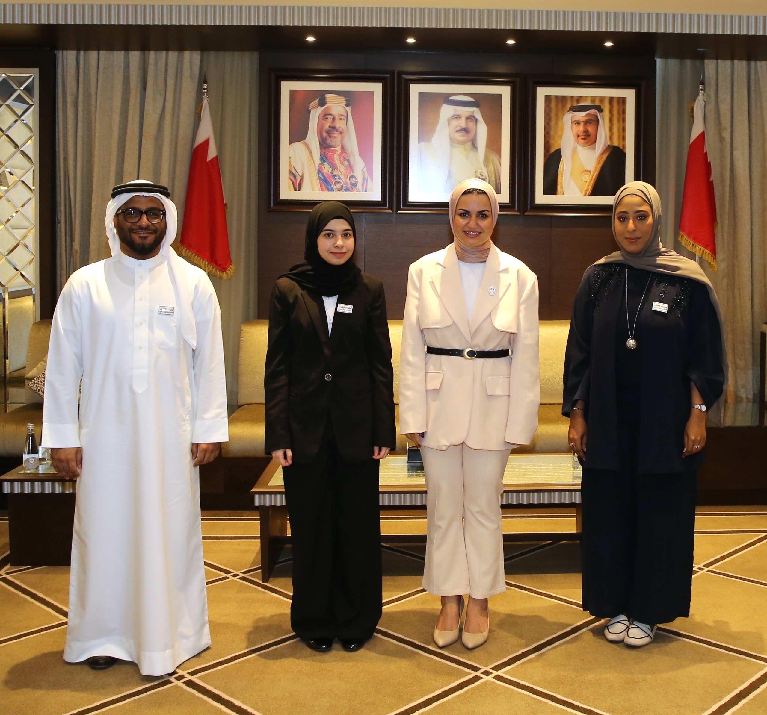 وزيرة شؤون الشباب تستقبل سفراء الشباب البحريني