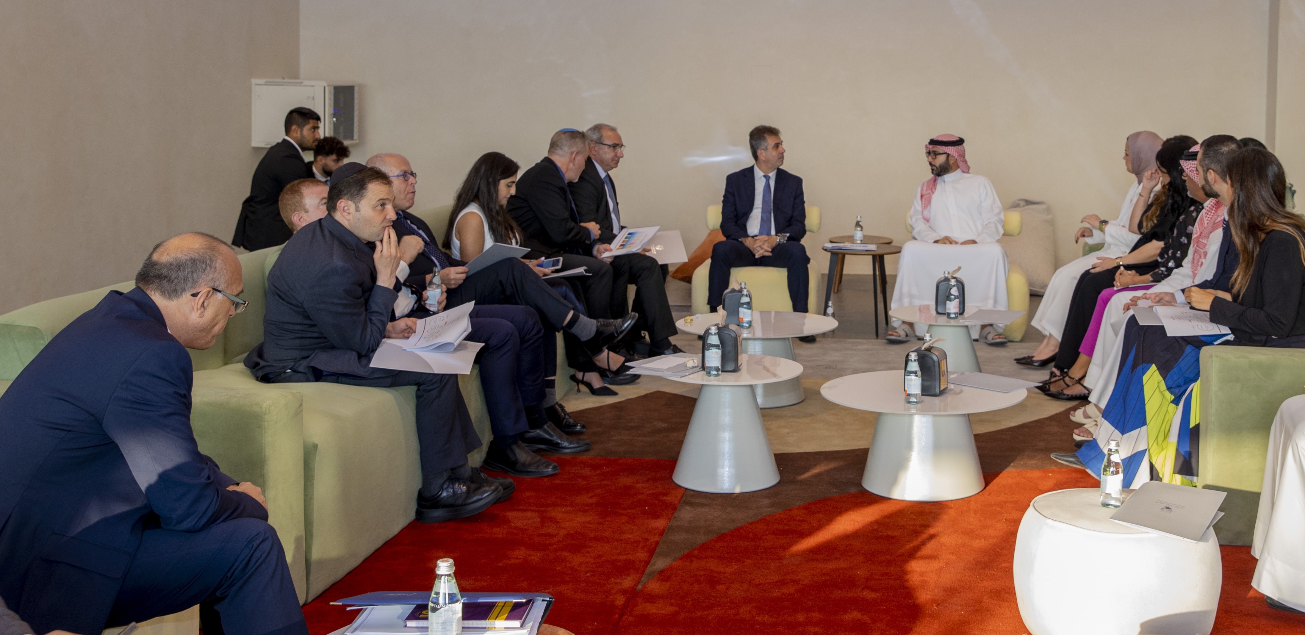 معالي وزير خارجية دولة إسرائيل يلتقي الأمين العام للمجلس الأعلى للشباب والرياضة ووزيرة شؤون الشباب