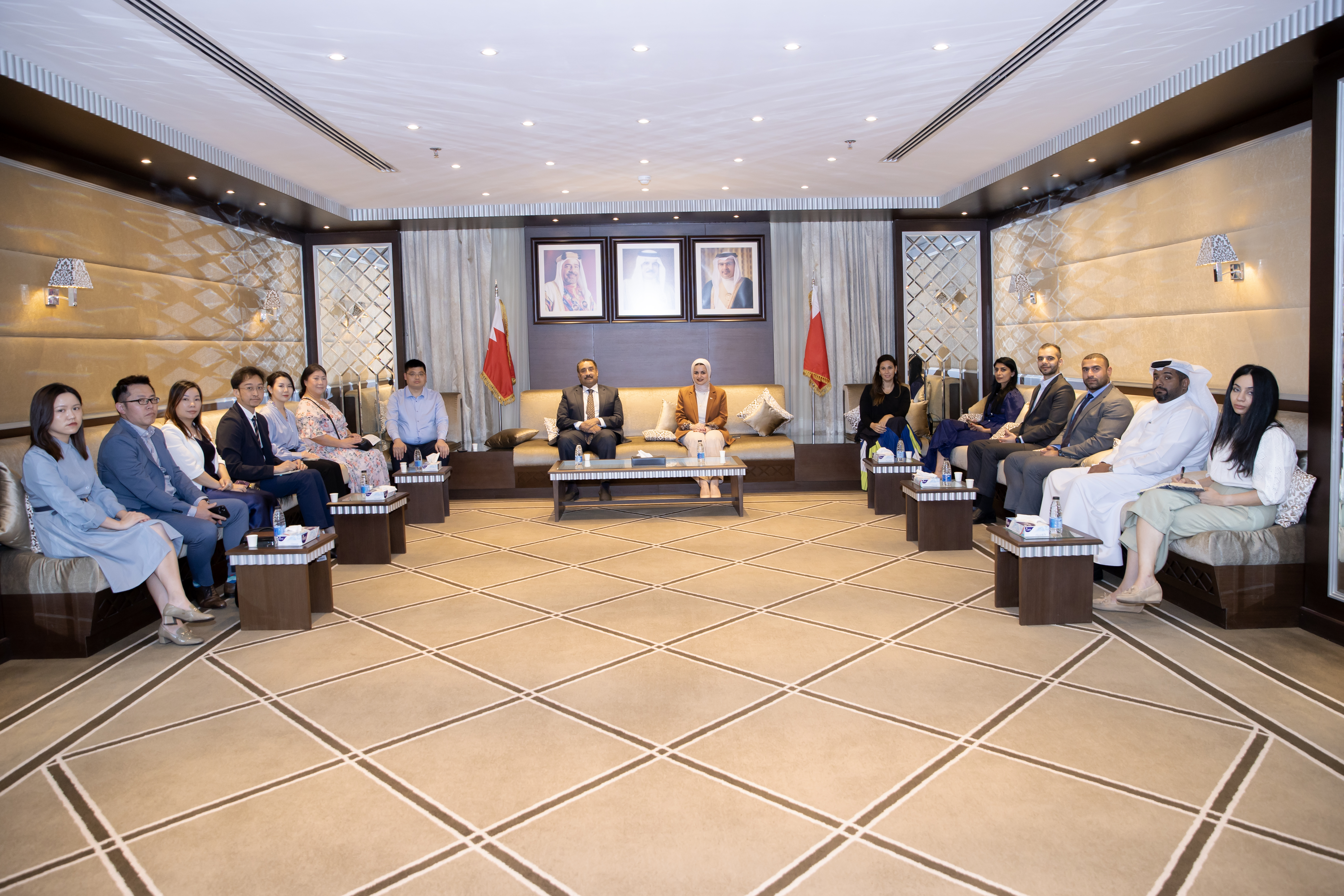 وزيرة شؤون الشباب تبحث التعاون مع رئيس اتحاد شينزين الصيني لتشجيع ريادة الأعمال الشبابية