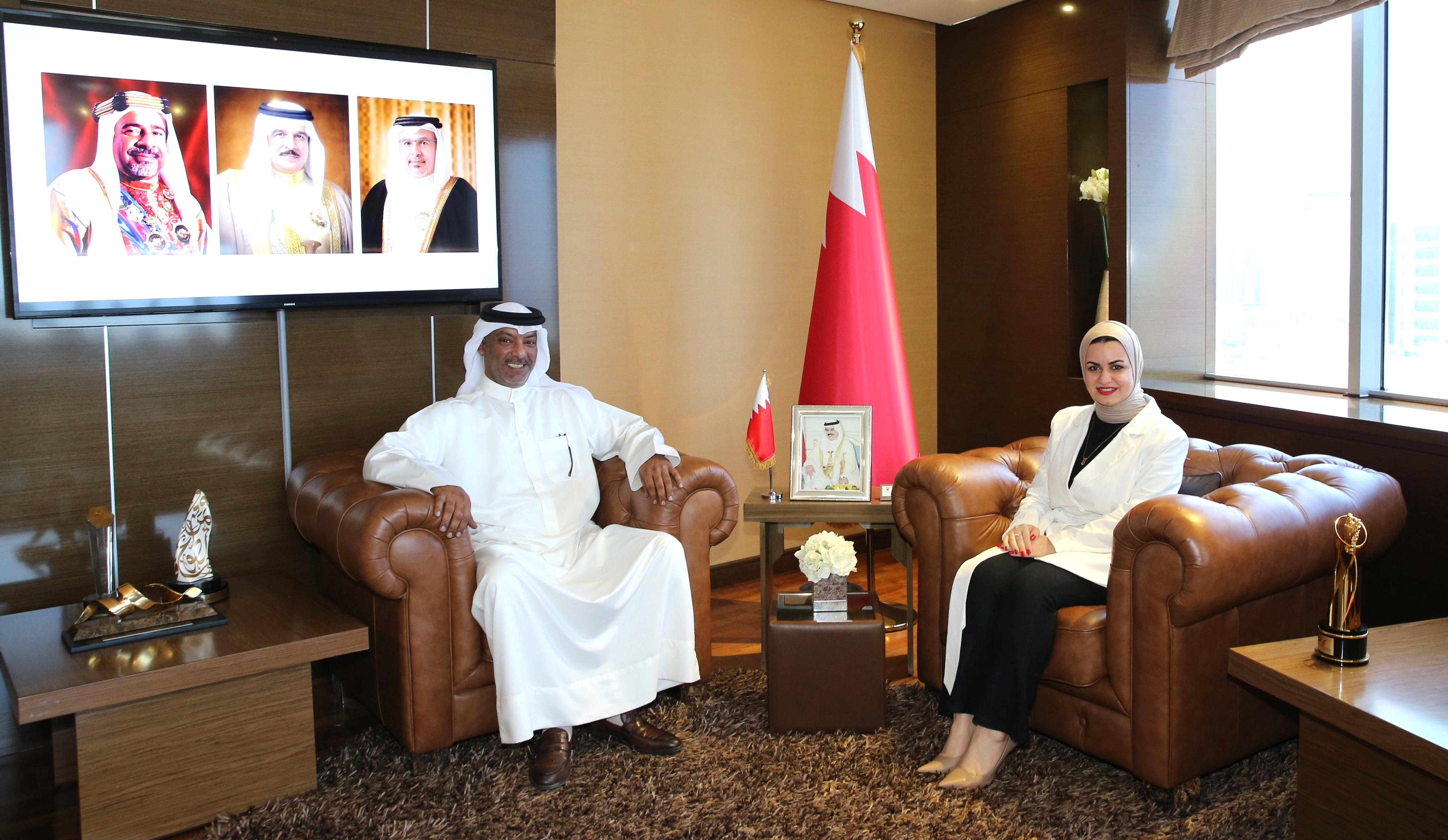 وزيرة شؤون الشباب تطلع على خطط وبرامج جمعية البحرين لهواة اللاسلكي