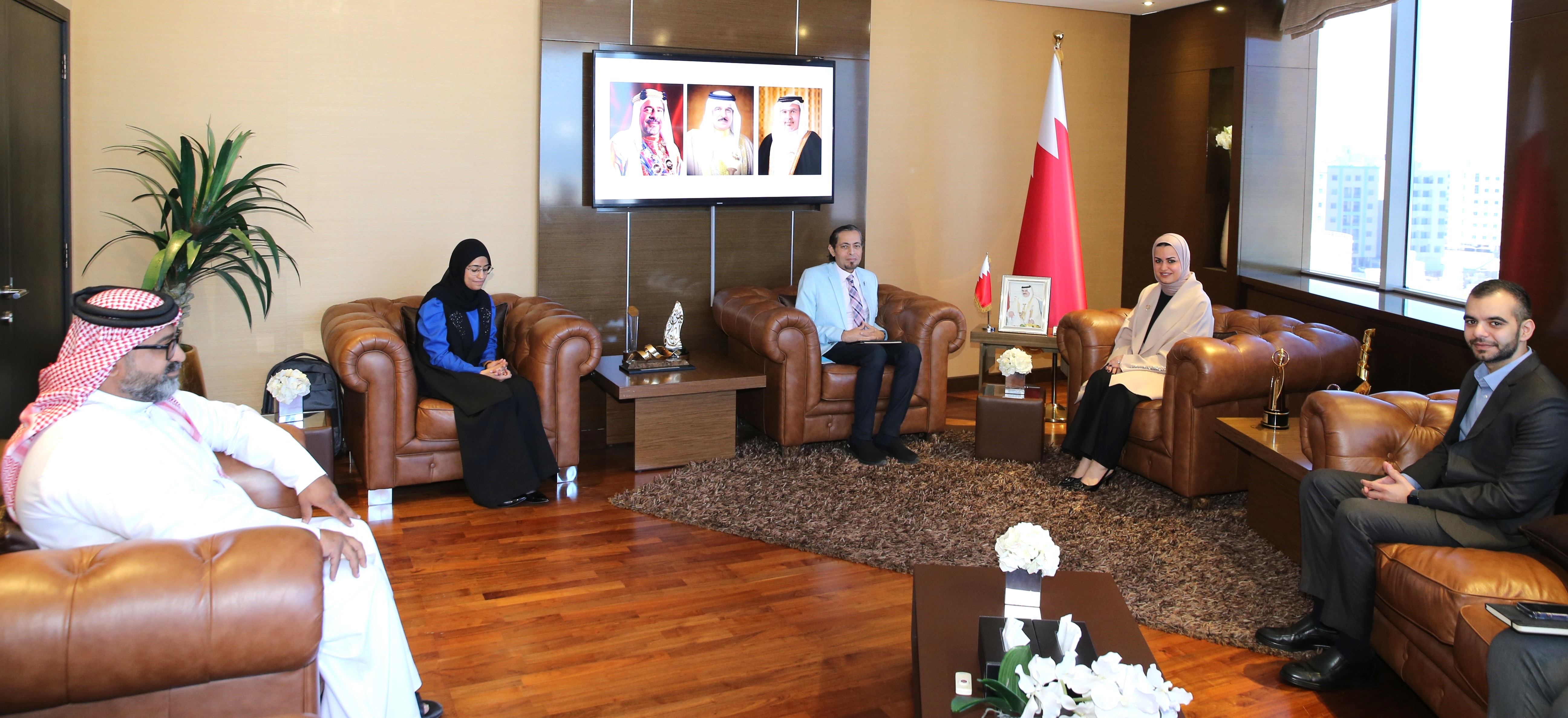 وزيرة شؤون الشباب تبحث فرص التعاون مع رئيس جمعية البحرين لرعاية مرضى السكلر