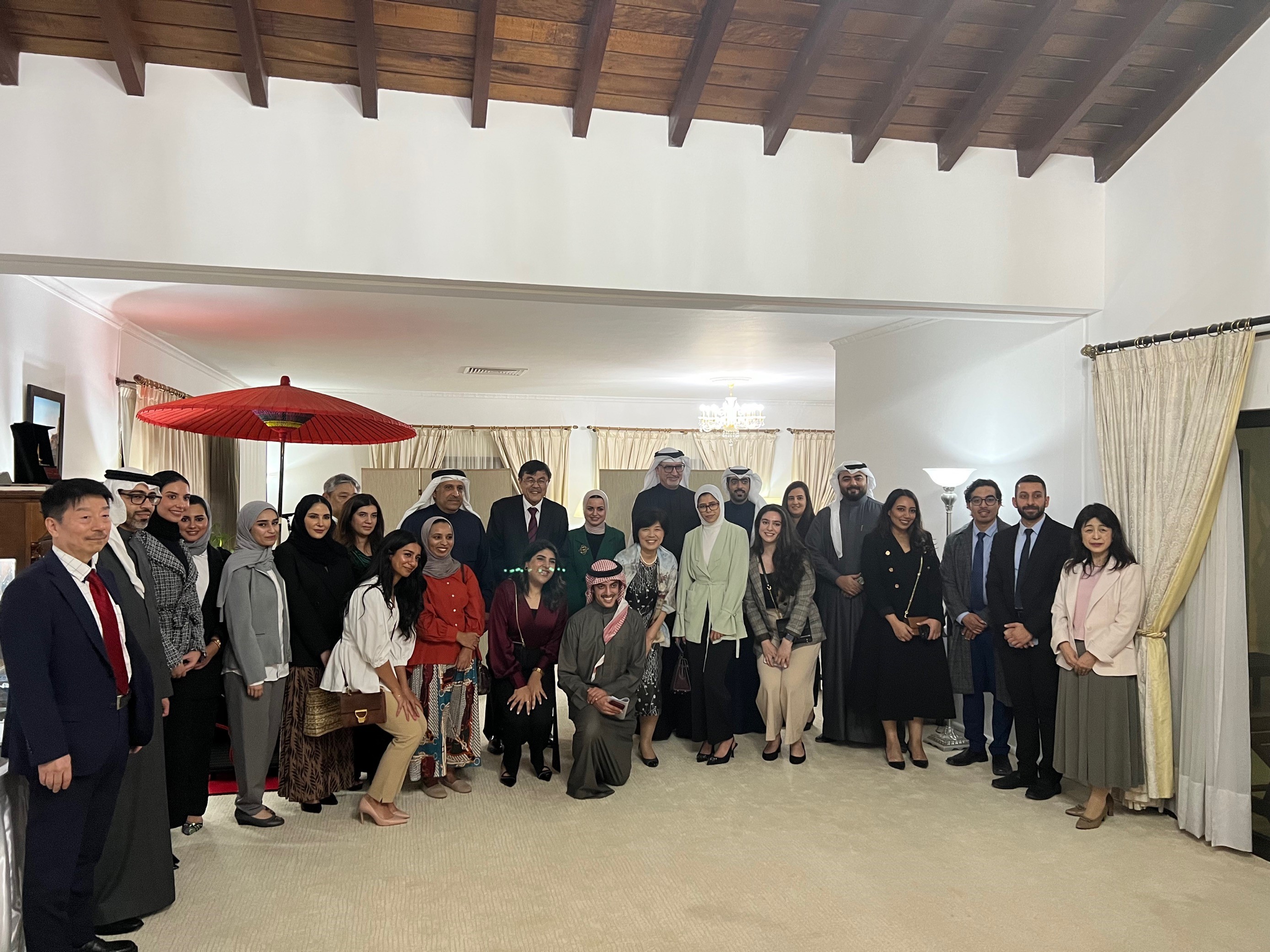 وزيرة شؤون الشباب وسفير اليابان يستقبلان وفد البحرين المشارك في سفينة شباب العالم