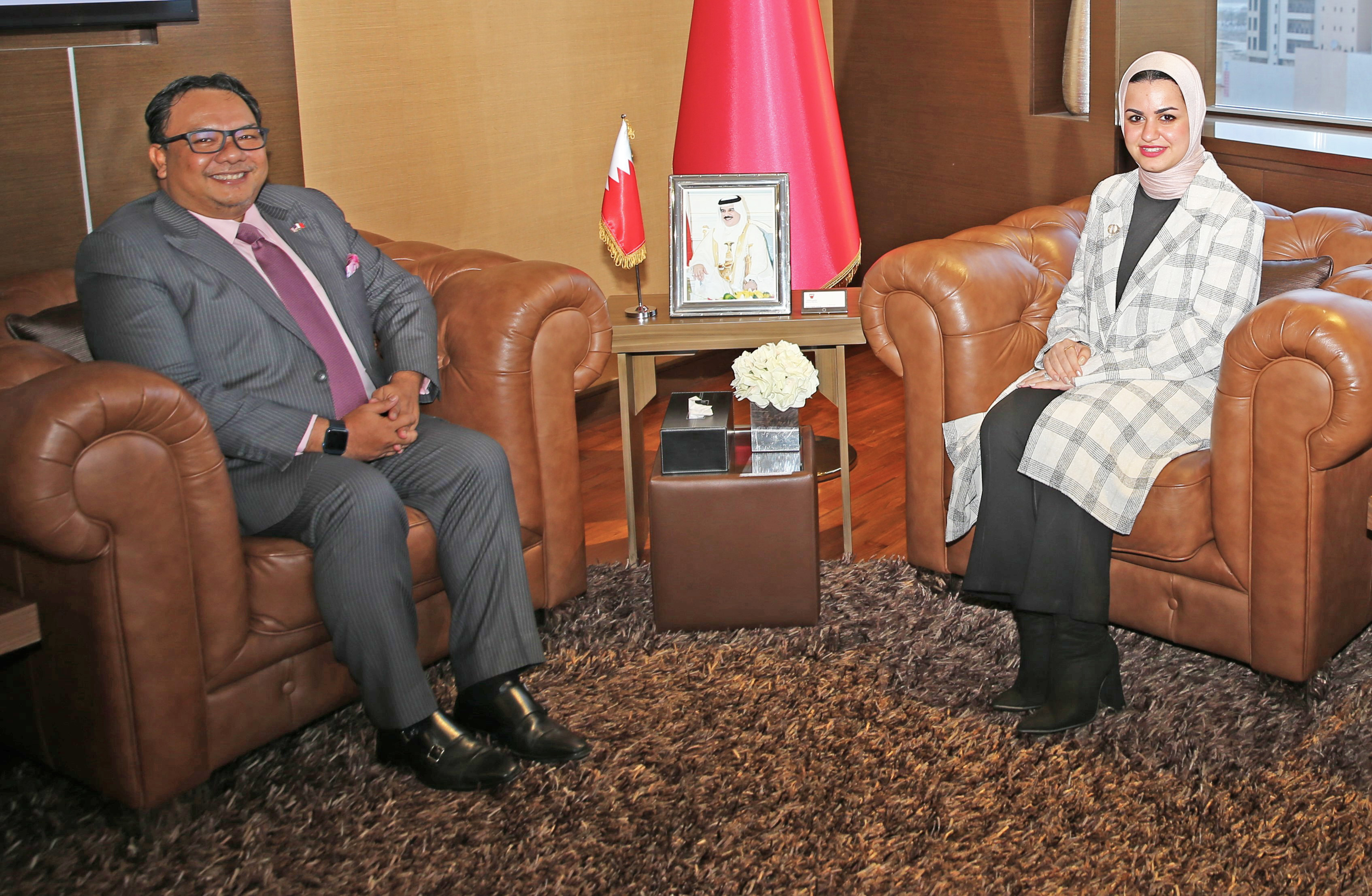 وزيرة شؤون الشباب تبحث التعاون الشبابي مع سفير ماليزيا