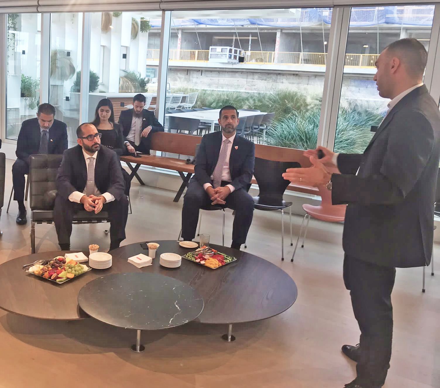 المؤيد يزور شركة "ستارت أب نيشن سينترال" لتعزيز الابتكار البيئي الشبابي