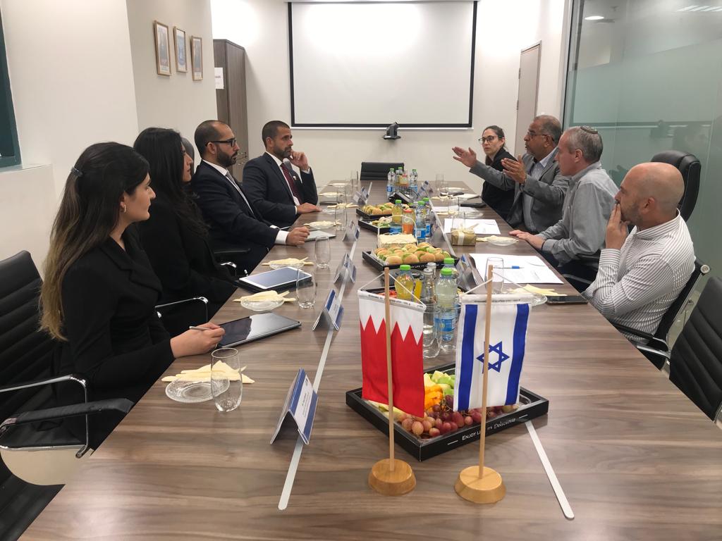 المؤيد يجتمع مع وزير الثقافة والرياضة الإسرائيلي ويبحث معه التعاون المشترك