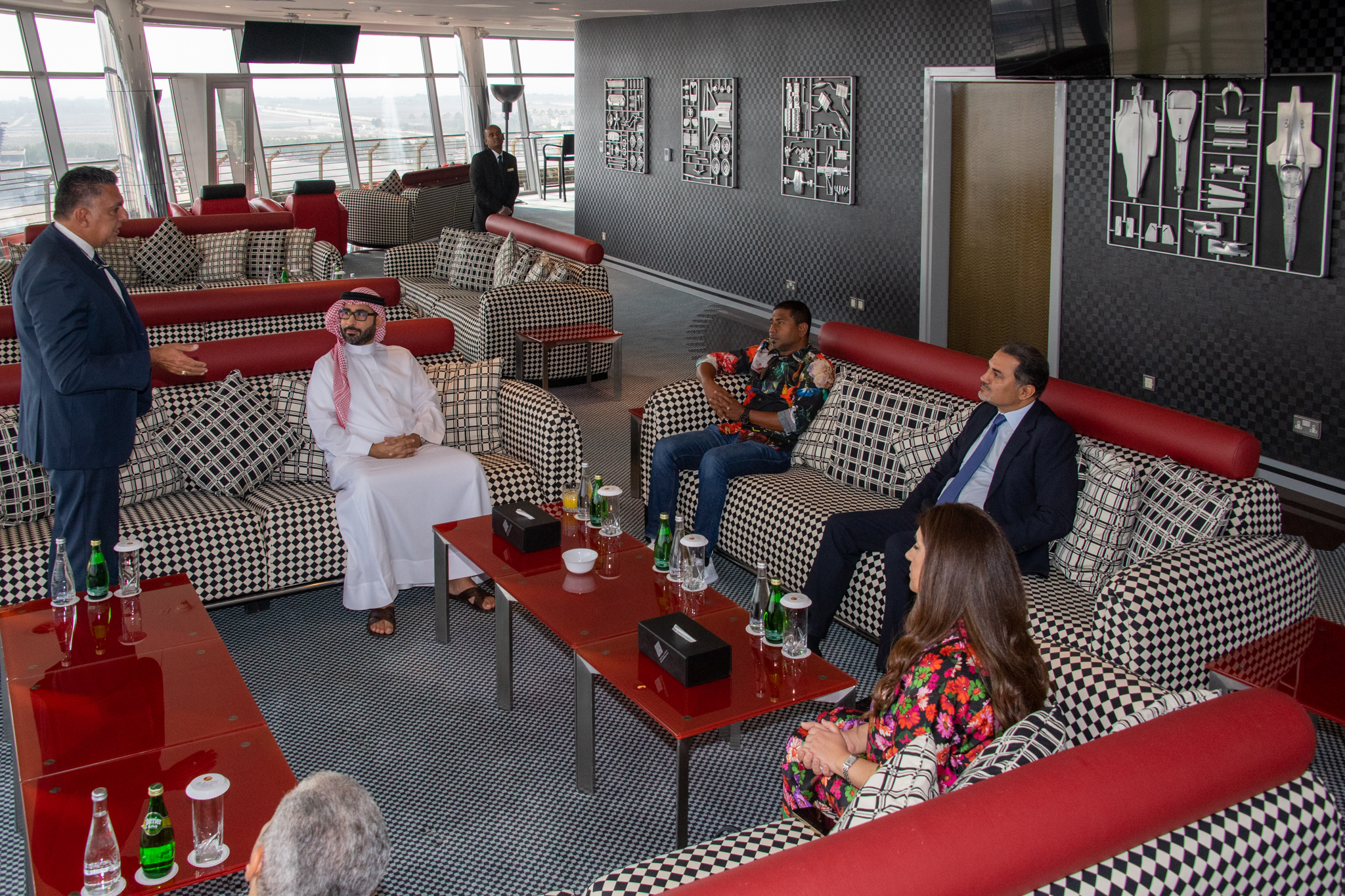 المؤيد يصطحب وزير الشباب والرياضة وتمكين المجتمع المالديفي في جولة بحلبة البحرين الدولية