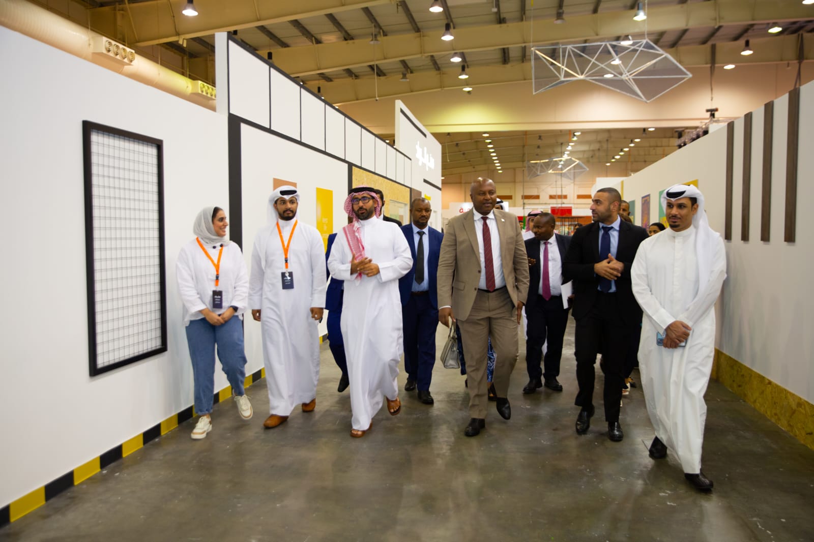 المؤيد يصطحب وزير الشؤون الخارجية والتعاون الإنمائي بجمهورية بوروندي بجولة في مدينة شباب 2030