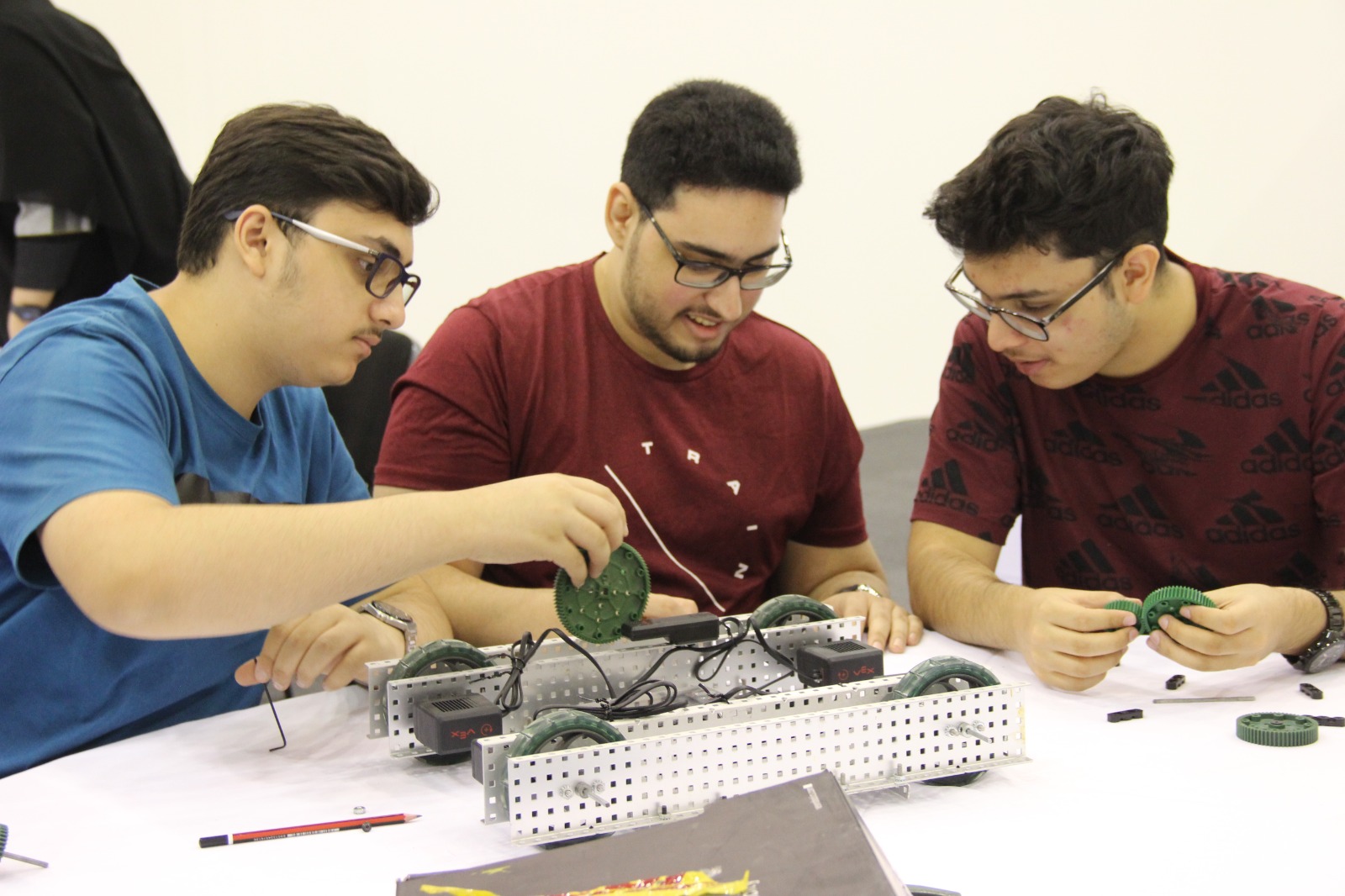 برامج لمحو الأمية التكنولوجية بـ "ورشة الابتكار" وتصميم التطبيقات والألعاب