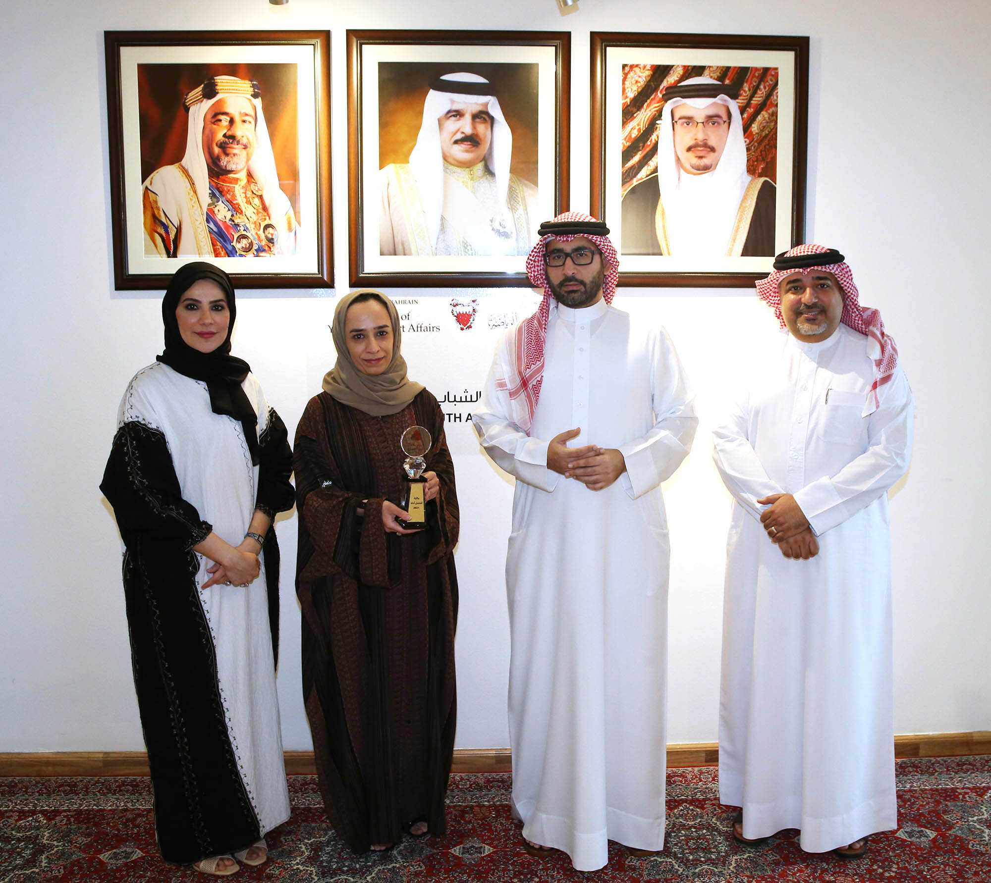 وزير الشباب والرياضة يستقبل الفريق المشرف على نظام "تواصل" ويشيد بجهودهم