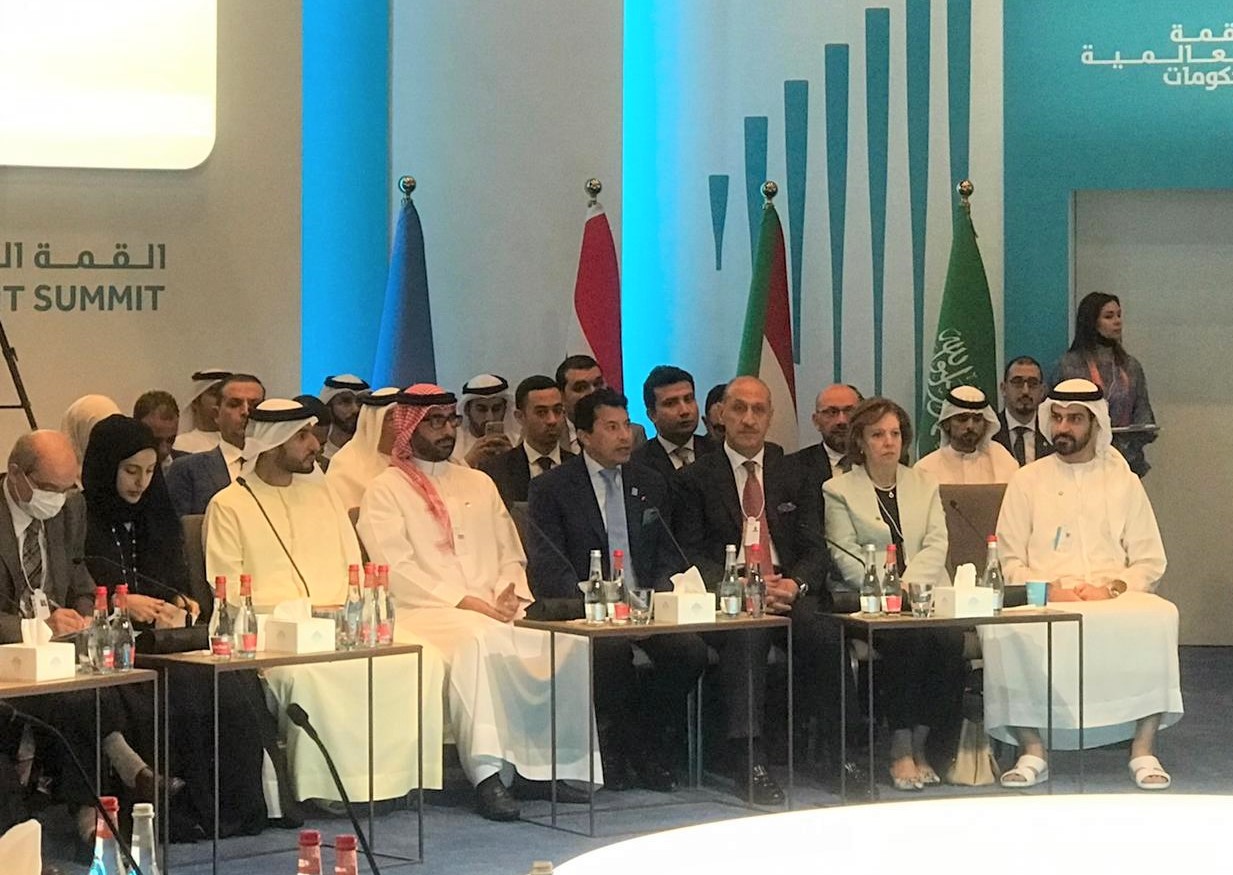 المؤيد يشارك في حلقة نقاشية جمعت وزراء عرب مع نخبة من الشباب