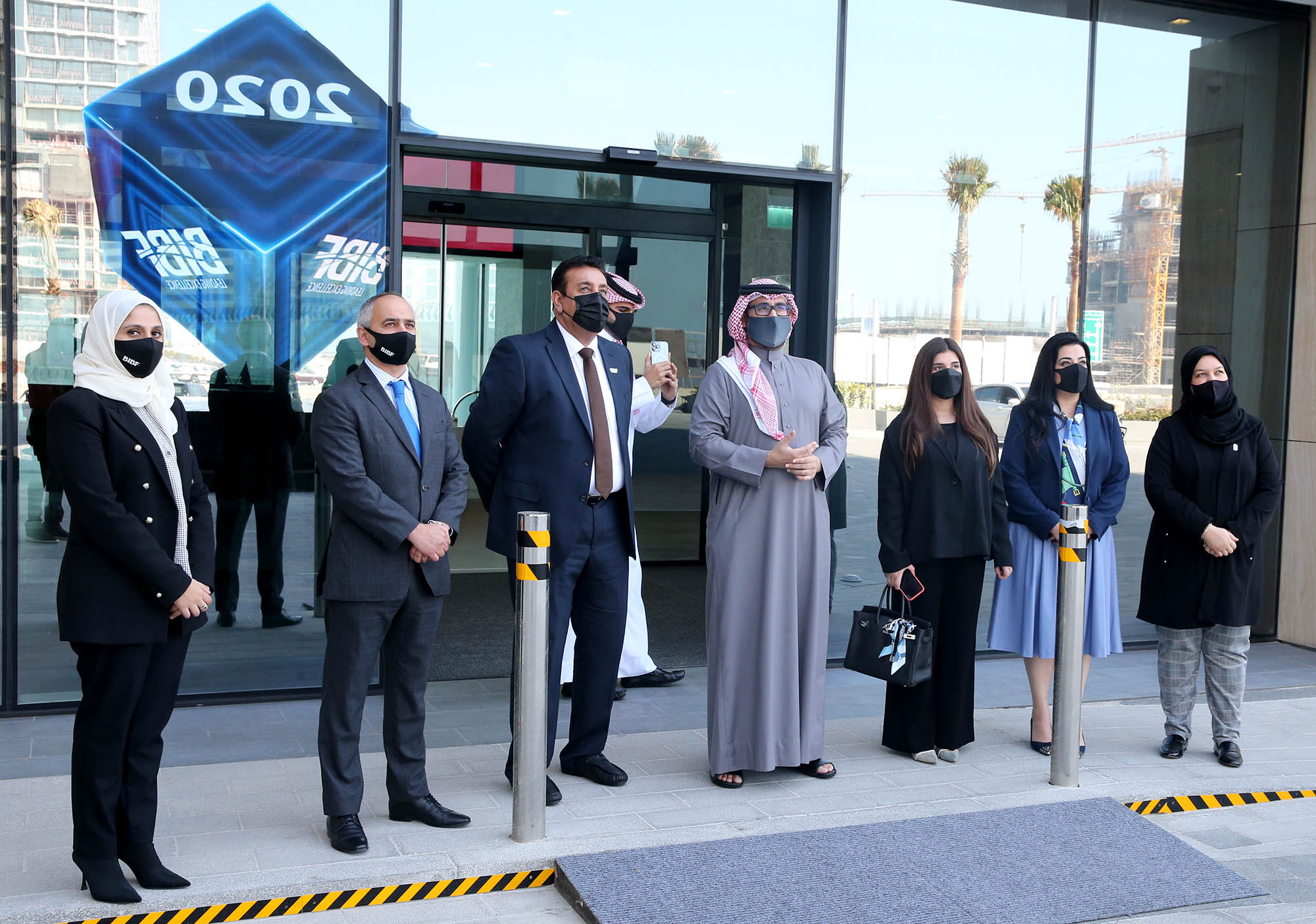 وزير شؤون الشباب والرياضة يزور معهد البحرين للدراسات المصرفية والمالية