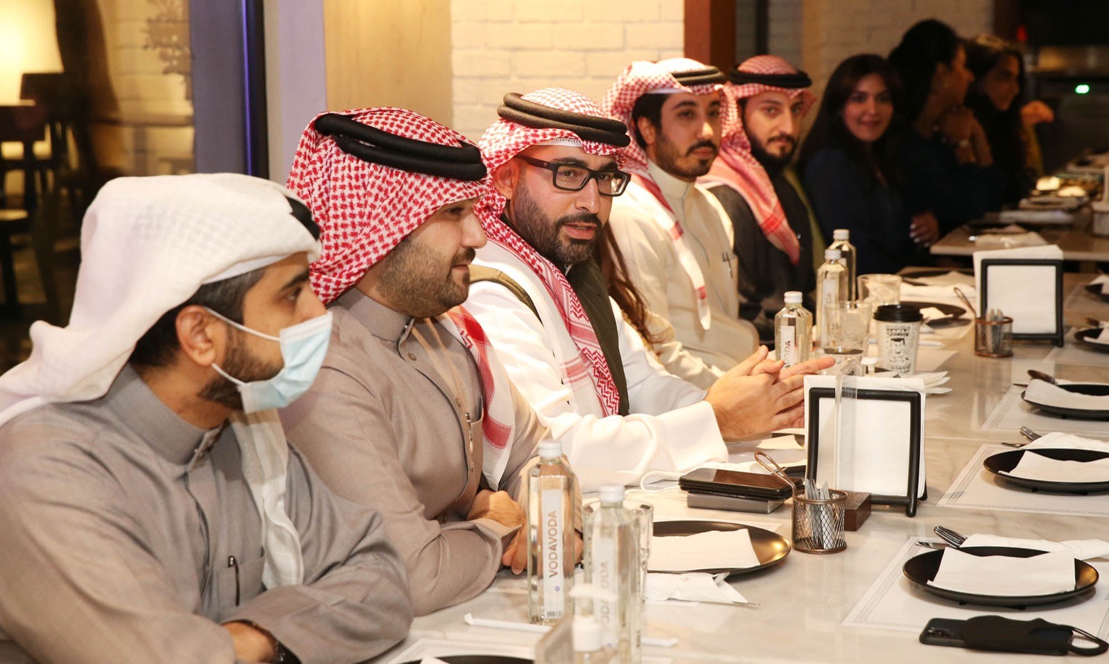 المؤيد يلتقي بالشباب المشاركين في برنامج لامع ويشيد بأدائهم