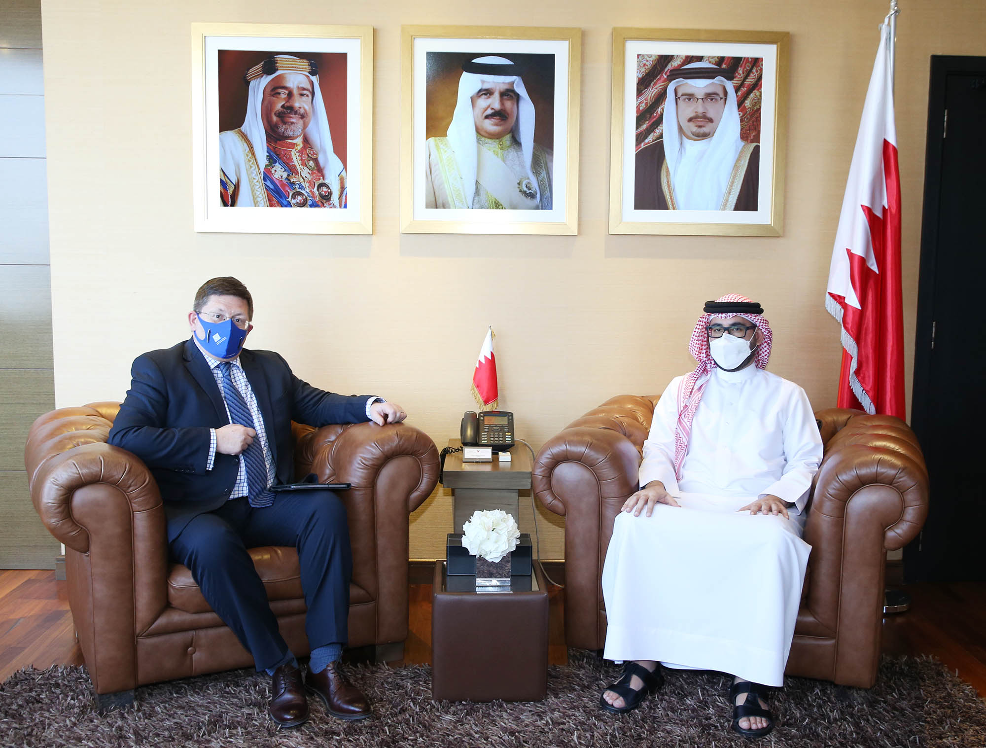 وزير شؤون الشباب والرياضة يبحث مع السفير البريطاني التعاون في المجال الشبابي والرياضي