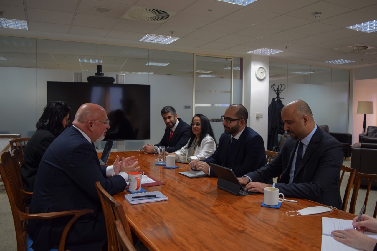 المؤيد يلتقي نديم الزهاوي وزير التعليم بالمملكة المتحدة