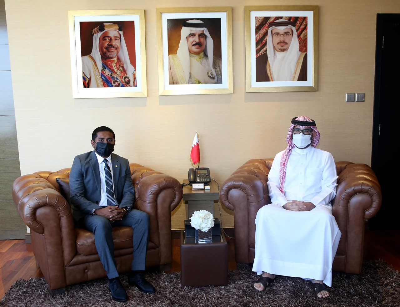 المؤيد يبحث مع نظيره المالديفي التعاون الشبابي والرياضي