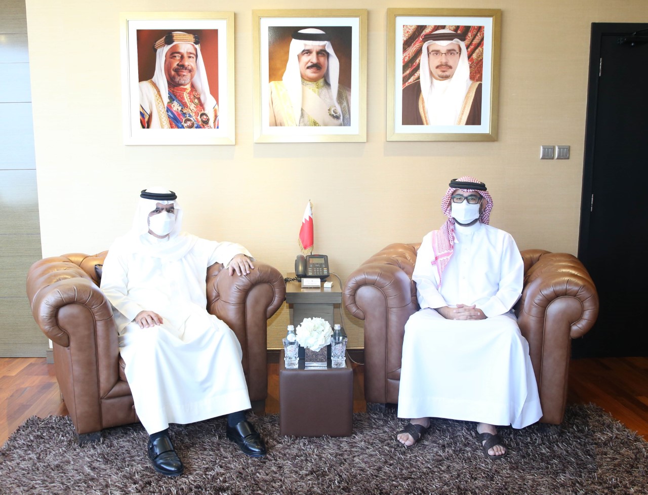 وزير الشباب والرياضة يستقبل سفير مملكة البحرين لدى المملكة المتحدة