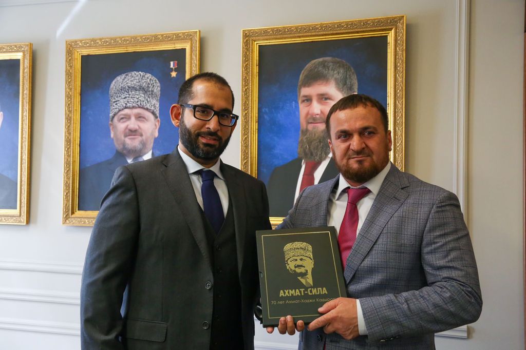 المؤيد يبحث مع نظيره الشيشاني تكامل العمل الشبابي بين البلدين