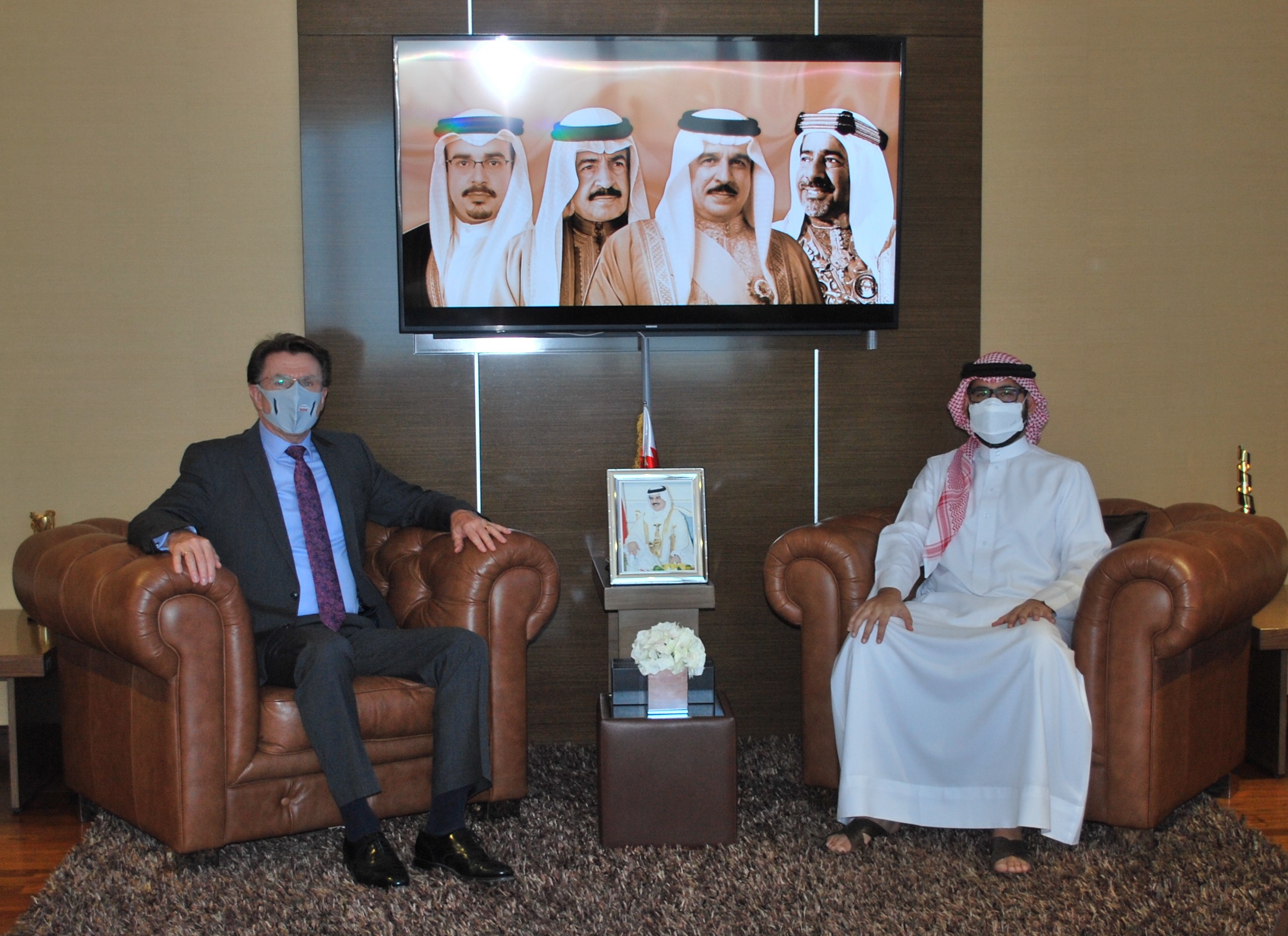 المؤيد يستقبل المستشار بمجلس التنمية الاقتصادية إيان ليندسي