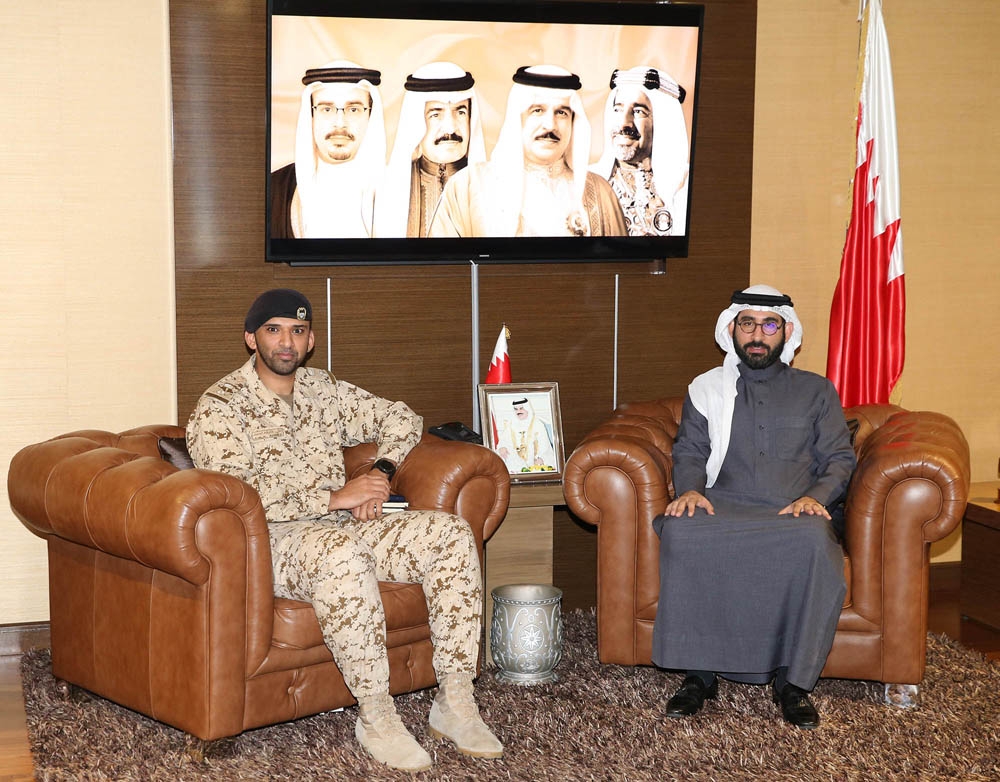 المؤيد يستقبل علي بن خليفة ويبحث معه التعاون بين "الشباب والرياضة" و"اتحاد القدم"