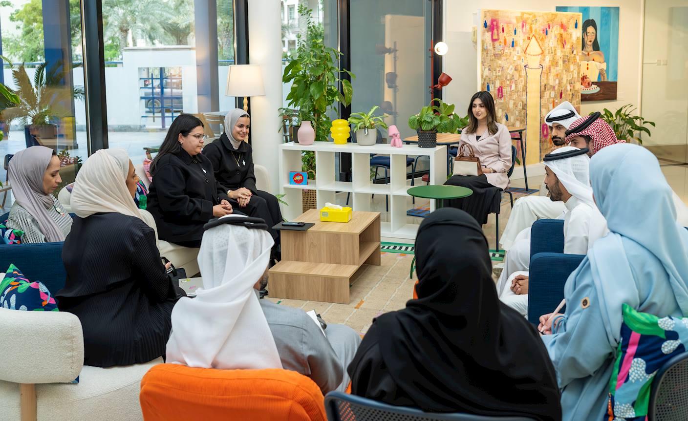 وزيرة شؤون الشباب تستقبل فريق رواد الإبداع بمركز المحرق الشبابي النموذجي