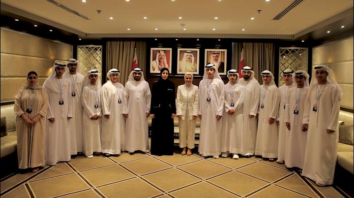 وزيرة شؤون الشباب تستقبل وفدًا من منتسبي مؤسسات 'ربع قرن' الإماراتية وأعضاء شورى شباب الشارقة