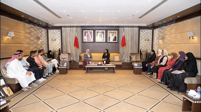 وزيرة شؤون الشباب تستقبل فريق مركز “مايكرو آرت” لتدريب الفنون وتثمّن فوزهم بالمركز الأول في ملتقى “أولادنا” الدولي