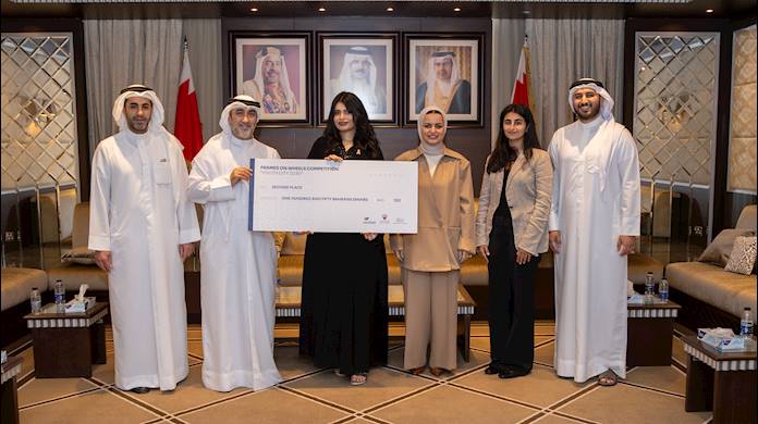 Minister of Youth Affairs receives Deputy Chairman of Al Zayani Investments and honors Winners of the Car Photography Competition