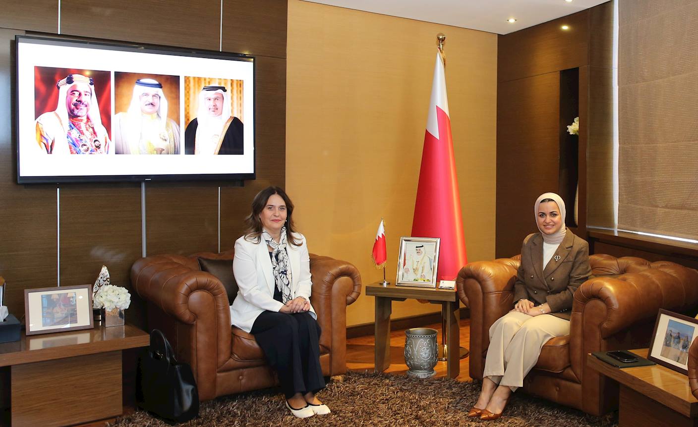 وزيرة شؤون الشباب تستقبل سفيرة جمهورية صربيا لدى مملكة البحرين